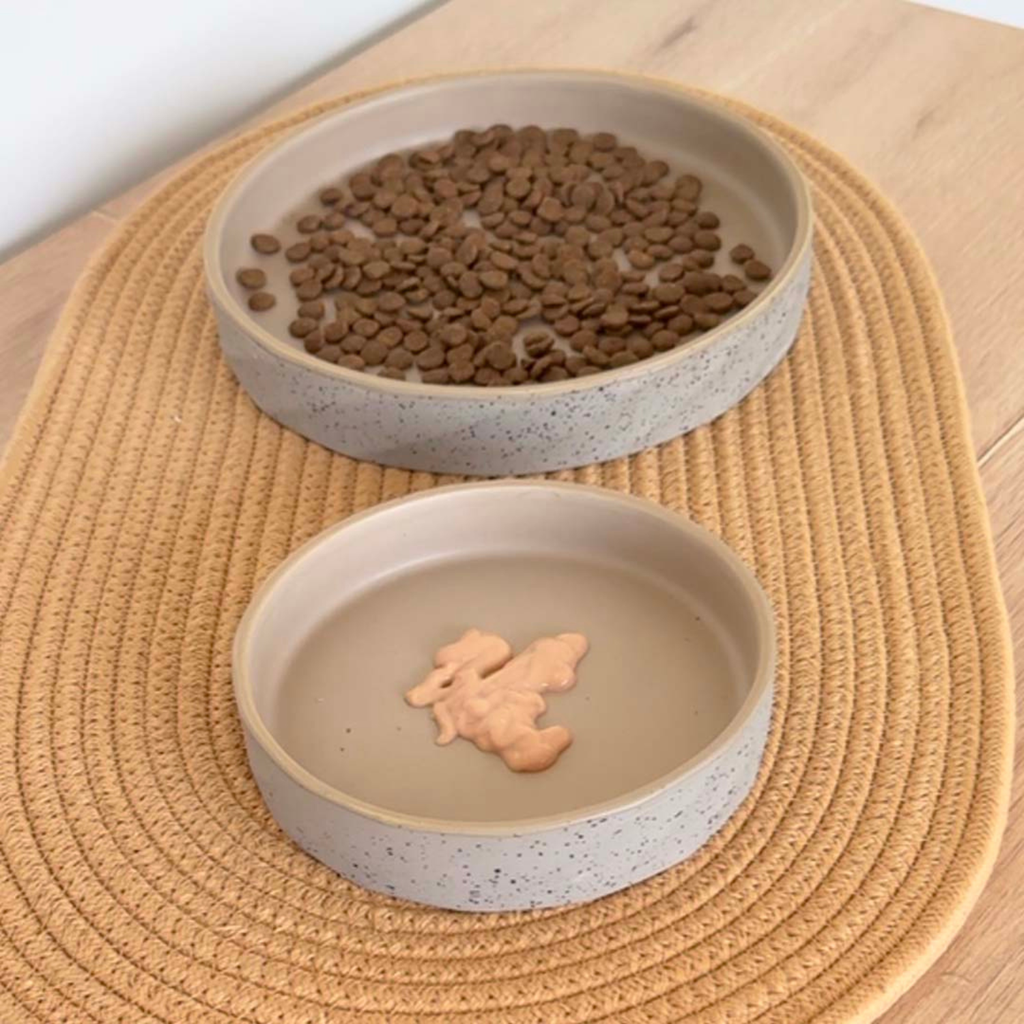 Duvo Feeding Plate-Stone-Wavy dune 260ml - 14,5x14,5x3cm [Grey-green]